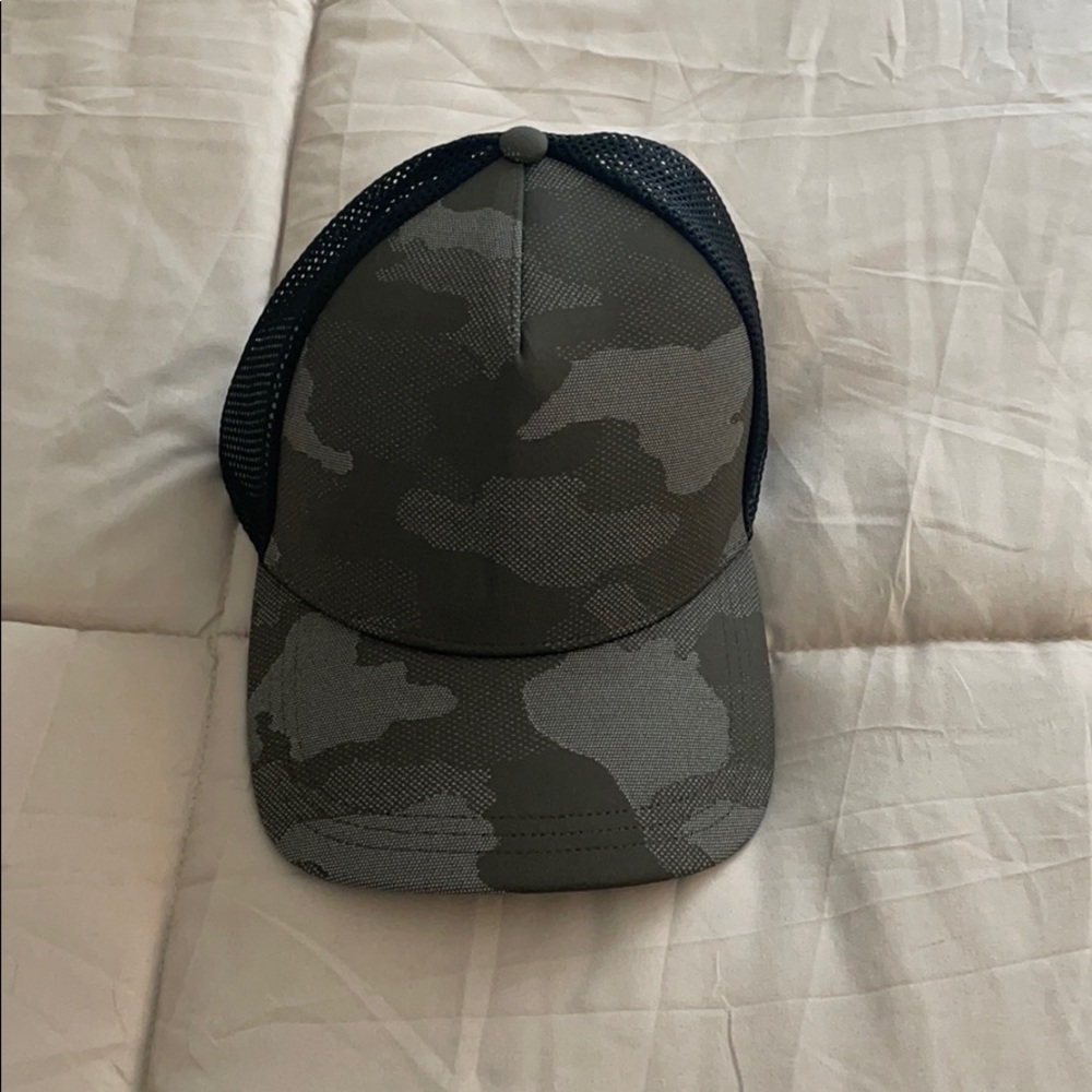 Lululemon- commission hat